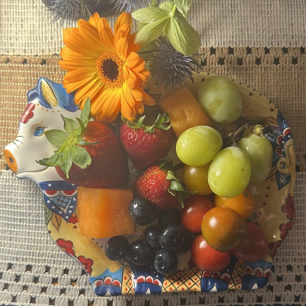 Tabletops Gallery “Toluca Pig” Ceramic Dish/Platter - Picture 8 of 8